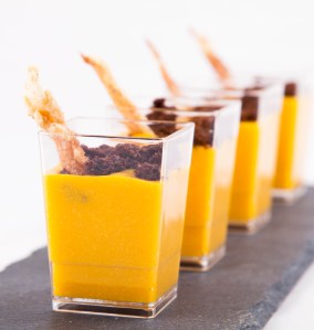 DULCE DE MANGO CON CHOCOLATE Y GALLETA. PASTELERÍA TORRENTE