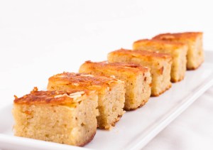 MUESTRA DE NUESTRO BIZCOCHO DE ALMENDRAS. PASTELERÍA TORRENTE