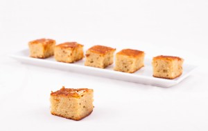 MUESTRA DE NUESTRO BIZCOCHO DE ALMENDRAS. PASTELERÍA TORRENTE